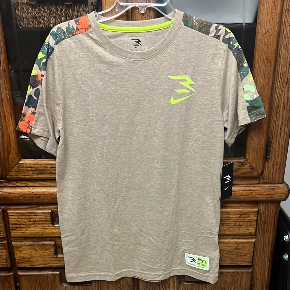 Nike boys Beige T-Shirt with Neon Accents